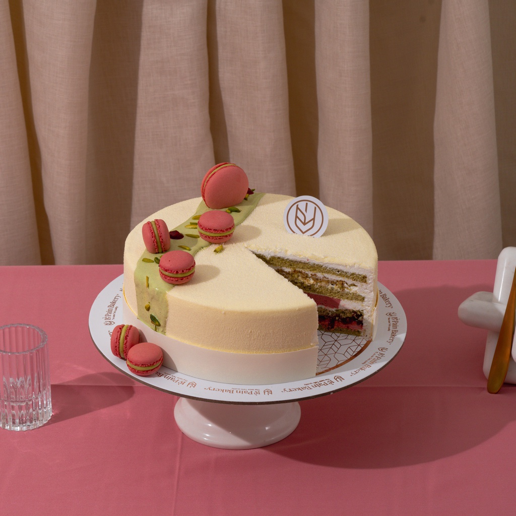 Salted pistachio cake with pomegranate