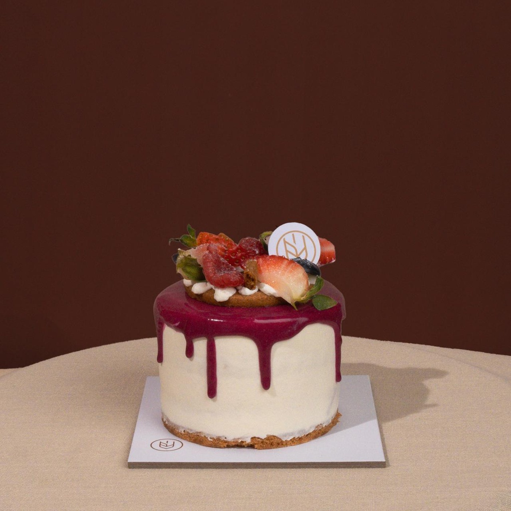 Small Crunchy Mix Berry Cake