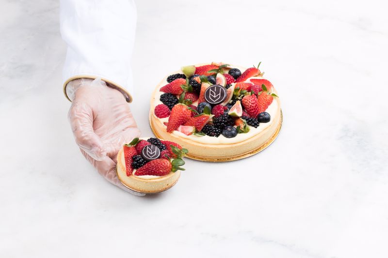 Large mixed fruits tart